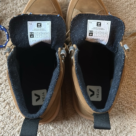 *LIKE NEW!* Veja Roraima Shoe Boot - Women's (US 6) - Picture 5 of 5